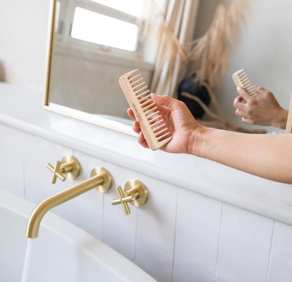 Preserve the beauty and effectiveness of your wooden brushes and combs