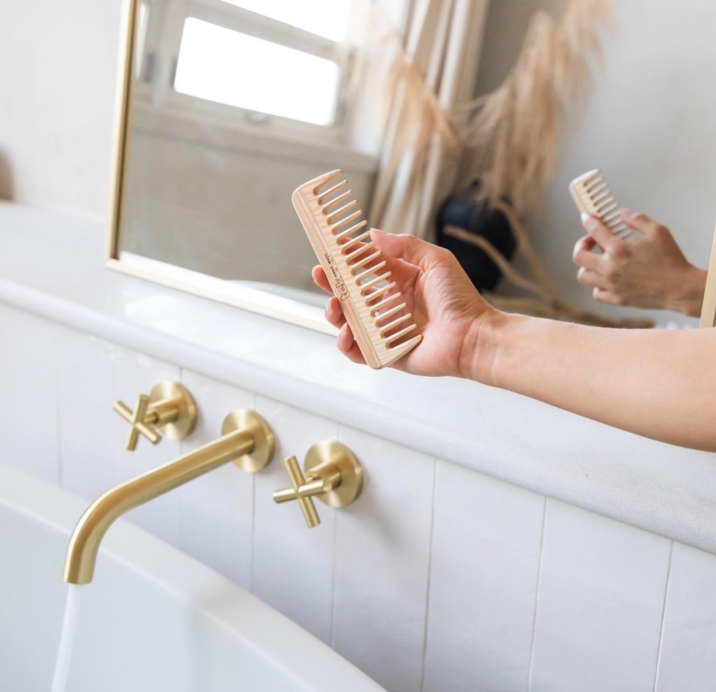 Preserve the beauty and effectiveness of your wooden brushes and combs