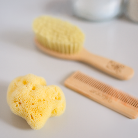 Newborn Care Set (0–1 año) | Cepillo, peine y esponja natural para el cuidado del bebé