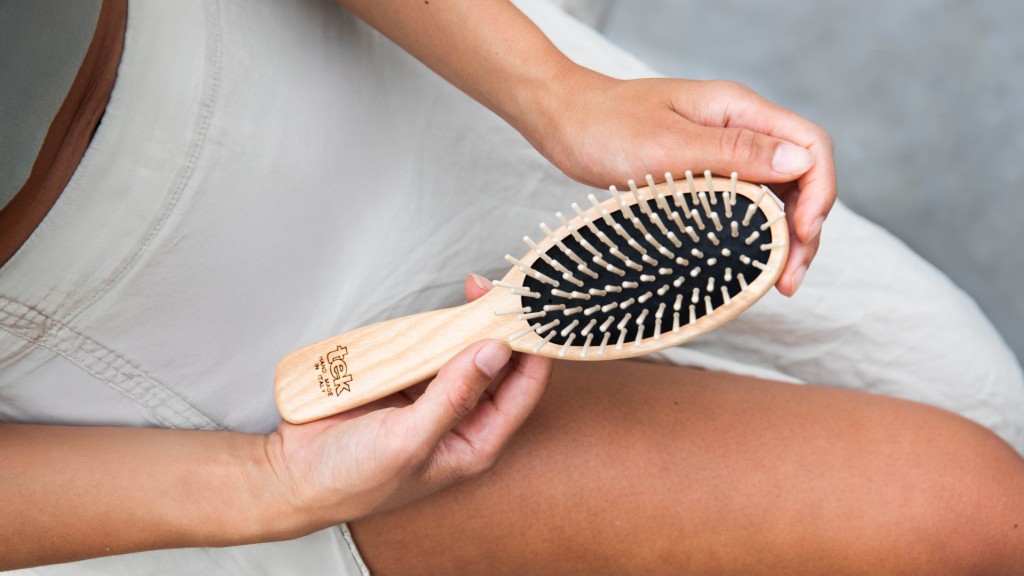 Spazzole in legno naturale Tek: caratteristiche e consigli