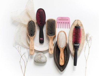 Come scegliere la spazzola e il pettine ideale per i tuoi capelli