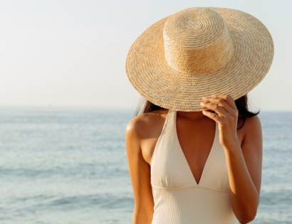 Capelli dopo l’estate: come rigenerare la chioma stressata da sole e mare